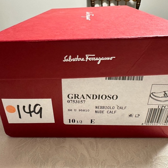 Ferragamo Grandioso. Brown Size 10 1/2. Comes with box and bags. Worn 2X - Picture 6 of 8